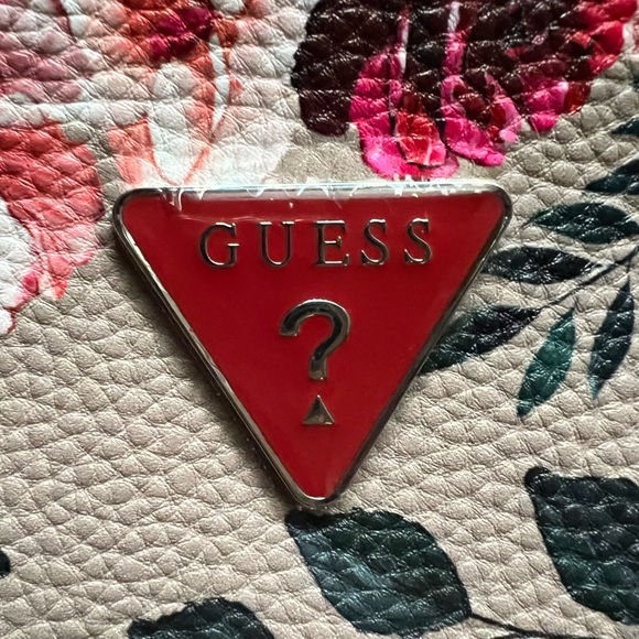 NWT Floral Guess Cosmetic Case - Picture 3 of 8